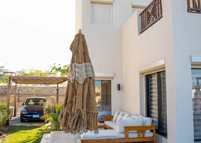 4 Bedrooms, Luxury Makadi Heights Villa