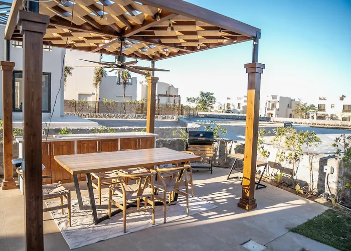 4 Bedrooms, Luxury Makadi Heights Villa *