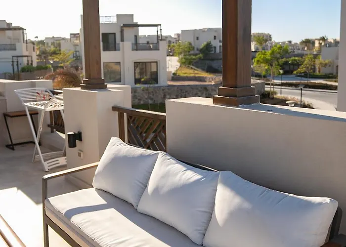 4 Bedrooms, Luxury Makadi Heights Villa