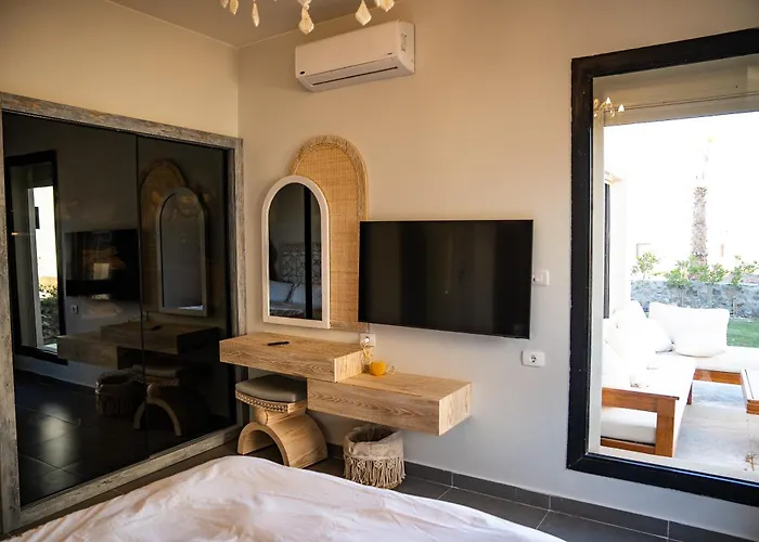 4 Bedrooms, Luxury Makadi Heights Villa