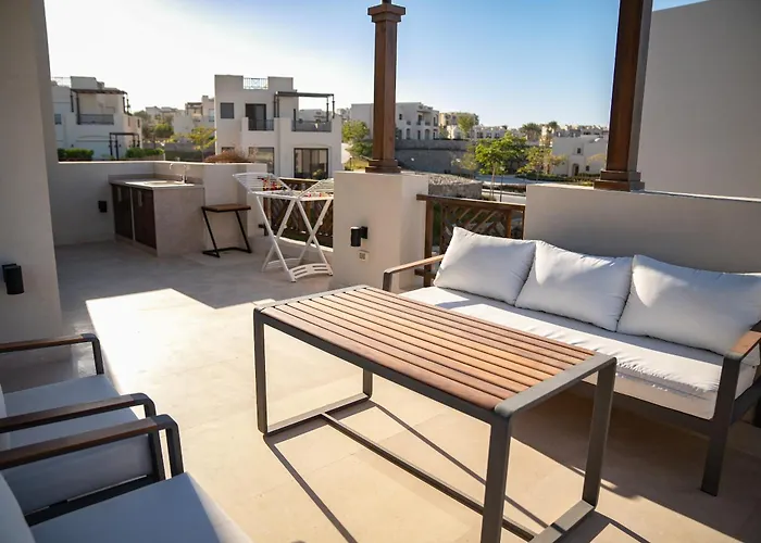 4 Bedrooms, Luxury Makadi Heights *